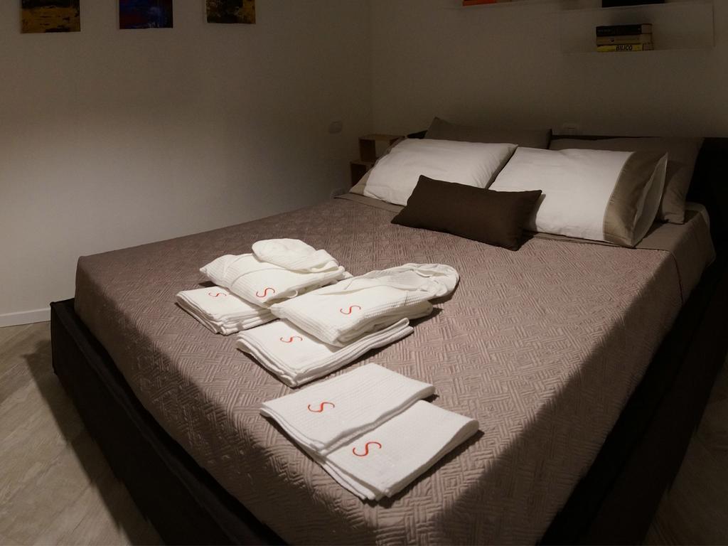 Les Suites Di Parma Habitación foto